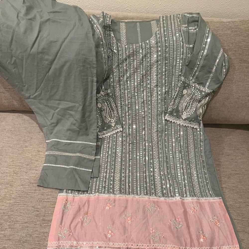 New 3 piece laxuary lawn salwarkaneez xl - Picture 4 of 8